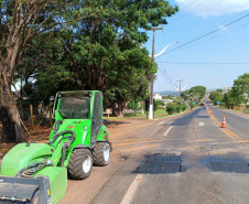Serviços de conservação na PR-457 em São Pedro do Ivaí
