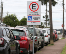 Programa do Detran-PR entrega 33,3 mil novas placas de trânsito a 167 municípios