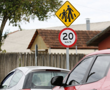 Programa do Detran-PR entrega 33,3 mil novas placas de trânsito a 167 municípios