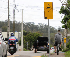 Programa do Detran-PR entrega 33,3 mil novas placas de trânsito a 167 municípios