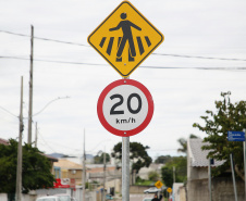 Programa do Detran-PR entrega 33,3 mil novas placas de trânsito a 167 municípios