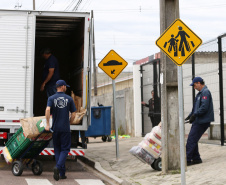 Programa do Detran-PR entrega 33,3 mil novas placas de trânsito a 167 municípios