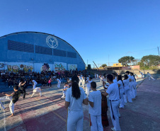 Mais de 150 estudantes da rede estadual participam de batizado e troca de cordas de projeto de capoeira em Curitiba