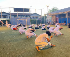 Mais de 150 estudantes da rede estadual participam de batizado e troca de cordas de projeto de capoeira em Curitiba