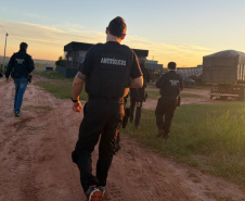 PCPR apreende R$ 48 mil, veículos, embarcações e armas em operação contra fraude milionária