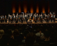 Orquestra Sinfônica do Paraná homenageia Roberto Tibiriçá em concerto que antecede apresentações na China