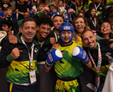 Atleta patrocinado pela Sanepar conquista ouro inédito no Mundial de Kickboxing