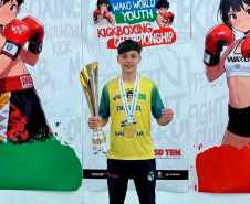 Atleta patrocinado pela Sanepar conquista ouro inédito no Mundial de Kickboxing