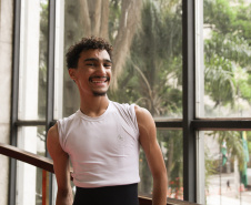 TEATRO GUAIRA - Aluno da Escola de Dança Teatro Guaíra conquista oportunidade em companhia italiana