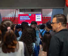 Dia do professor: evento para incentivo à docência reúne 800 estudantes em Curitiba e Maringá