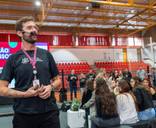 Dia do professor: evento para incentivo à docência reúne 800 estudantes em Curitiba e Maringá