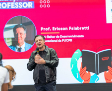 Dia do professor: evento para incentivo à docência reúne 800 estudantes em Curitiba e Maringá