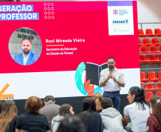 Dia do professor: evento para incentivo à docência reúne 800 estudantes em Curitiba e Maringá