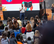Dia do professor: evento para incentivo à docência reúne 800 estudantes em Curitiba e Maringá