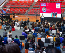 Dia do professor: evento para incentivo à docência reúne 800 estudantes em Curitiba e Maringá