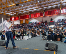 Dia do professor: evento para incentivo à docência reúne 800 estudantes em Curitiba e Maringá
