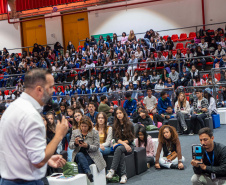 Dia do professor: evento para incentivo à docência reúne 800 estudantes em Curitiba e Maringá