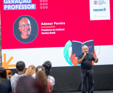 Dia do professor: evento para incentivo à docência reúne 800 estudantes em Curitiba e Maringá