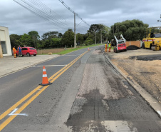 Conservação do pavimento na PR-438 entre Ponta Grossa e Fernandes Pinheiro.