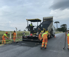Conservação do pavimento na PR-438 entre Ponta Grossa e Fernandes Pinheiro.