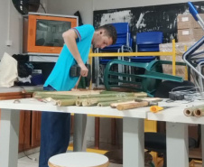 Aluno cria estufa inteligente com irrigação automática e planeja ampliar projeto para agricultura familiar