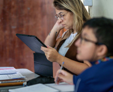 Bets, escala 6x1 e SUS: professores da rede estadual apontam possíveis temas da redação do Enem 2026