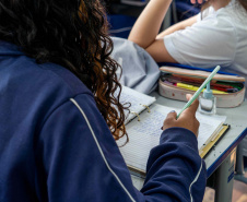 Bets, escala 6x1 e SUS: professores da rede estadual apontam possíveis temas da redação do Enem 2026