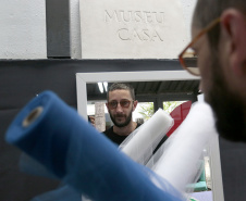  Alexandre Linhares e Thifany F. retornam ao Museu Alfredo Andersen para residência artística sobre separação e novos caminhos autorais