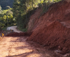 DER/PR realiza serviços na PR-340 e tráfego terá bloqueios entre Tunas do Paraná e Cerro Azul nesta quinta