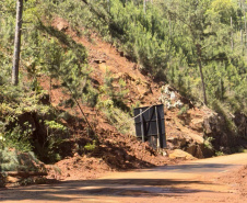 Rodovias estaduais têm trechos interditados por estragos da chuva e manutenções no Paraná