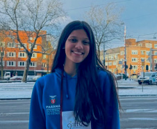 Estudante da rede estadual lança livro sobre intercâmbio na Irlanda e inspira no Dia Nacional do Livro