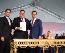 Governador Carlos Massa Ratinho Júnior dá posse ao Controlador Geral do Estado, Raul Siqueira.  Curitiba, 01/01/2019  -  Foto: Rodrigo Félix Leal