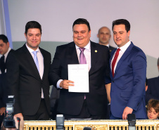 Governador Carlos Massa Ratinho Júnior dá posse ao Controlador Geral do Estado, Raul Siqueira.  Curitiba, 01/01/2019  -  Foto: José Fernando Ogura/ANPr