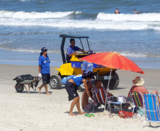 As águas das praias, represas e rios do Estado continuam com boa qualidade. De acordo com o terceiro boletim de balneabilidade do verão emitido nesta sexta-feira (04) pelo Instituto Ambiental do Paraná (IAP), dos 49 pontos monitorados semanalmente no Litoral apenas um se mantêm impróprio para banho.  Litoral do Paraná, 04/01/2019  -  Foto: Jaelson Lucas/ANPr