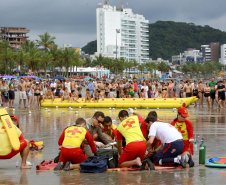 Limpeza das praias, saúde e segurança são destaques na temporada. Mais de 174 toneladas de lixo foram recolhidas nas praias do Paraná pela Sanepar, houve cerca de 700 atendimentos médicos feitos pela equipe da Secretaria da Saúde.  Operação Verão, 2018/2019  -  Foto: Jaelson Lucas/ANPr