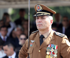 Governador Carlos Massa Ratinho Júnior participa da cerimônia de troca de comando da Polícia Militar do Paraná. O novo camandante-geral é o coronel Péricles de Matos. Ele substitui no cargo a coronel Audilene Dias Rocha.  -  Curitiba, 08/01/2019  -  Foto: José Fernando Ogura/ANPr