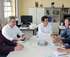 Na primeira reunião entre o secretário da Educação e do Esporte, Renato Feder, e representantes da categoria, foram tratados temas como a distribuição das aulas, a jornada de trabalho, critérios para distribuição de aulas extraordinárias e a hora-atividade. Curitiba, 08/01/2018  -  Foto: Divulgação SEED