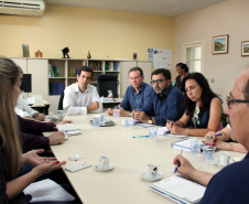 Na primeira reunião entre o secretário da Educação e do Esporte, Renato Feder, e representantes da categoria, foram tratados temas como a distribuição das aulas, a jornada de trabalho, critérios para distribuição de aulas extraordinárias e a hora-atividade. Curitiba, 08/01/2018  -  Foto: Divulgação SEED