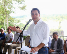 O governador Carlos Massa Ratinho Junior participou nesta quinta-feira (10), em Foz do Iguaçu, da solenidade em comemoração aos 80 anos do Parque Nacional do Iguaçu.  Considerado uma das mais belas reservas ecológicas do mundo, o Parque Nacional do Iguaçu tem 225 mil hectares e é reconhecido pela Unesco como Patrimônio Natural da Humanidade. Foz do Iguaçu,10/01/2018 Foto:Jaelson Lucas / ANPr