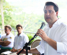 O governador Carlos Massa Ratinho Junior participou nesta quinta-feira (10), em Foz do Iguaçu, da solenidade em comemoração aos 80 anos do Parque Nacional do Iguaçu.  Considerado uma das mais belas reservas ecológicas do mundo, o Parque Nacional do Iguaçu tem 225 mil hectares e é reconhecido pela Unesco como Patrimônio Natural da Humanidade. Foz do Iguaçu,10/01/2018 Foto:Jaelson Lucas / ANPr