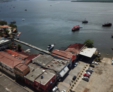 O secretário de Estado de Segurança Pública, Luiz Carbonell, esteve em Guaratuba, no Litoral do Paraná, nesta quinta-feira (17) para avaliar os estragos causados pelo temporal que atingiu a região na quarta-feira e confirmar ações de apoio às pessoas afetadas.  -  Guaratuba, 17/01/2019  -  Foto: José Fernando Ogura/ANPr