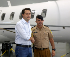 O governador Carlos Massa Ratinho Junior entregou nesta quinta-feira (17) a aeronave que ficava à disposição do poder executivo e ficava baseada em um hangar no Aeroporto do Bacacheri. O término do uso do avião vai gerar uma economia de R$ 4,5 milhões por ano aos cofres públicos.  -  Curitiba, 17/01/2019  -  Foto: Jaelson Lucas/ANPr