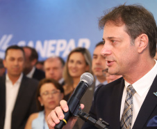 O governador Carlos Massa Ratinho Junior afirmou nesta quarta-feira (23), na solenidade de comemoração pelos 56 anos da Sanepar e de posse da nova diretoria, que a missão da empresa é avançar em oferta de água e sistema de esgoto, chegando a localidades que ainda não contam com estes serviços.Foto: Rodrigo Felix Leal/ANPr