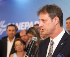 O governador Carlos Massa Ratinho Junior afirmou nesta quarta-feira (23), na solenidade de comemoração pelos 56 anos da Sanepar e de posse da nova diretoria, que a missão da empresa é avançar em oferta de água e sistema de esgoto, chegando a localidades que ainda não contam com estes serviços.Foto: Rodrigo Felix Leal/ANPr