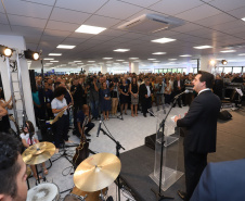 O governador Carlos Massa Ratinho Junior afirmou nesta quarta-feira (23), na solenidade de comemoração pelos 56 anos da Sanepar e de posse da nova diretoria, que a missão da empresa é avançar em oferta de água e sistema de esgoto, chegando a localidades que ainda não contam com estes serviços.Foto: Rodrigo Felix Leal/ANPr