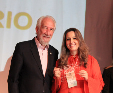 A Secretaria de Estado da Educação iniciou nessa quinta-feira (24), em Pinhão (no Centro-Sul), a segunda etapa do Seminário de Diretores ? Aprendizagem em Foco 2019. HOMENAGENS - As escolas estaduais das dez regionais com as melhores notas e maior crescimento no Índice de Desenvolvimento da Educação Básica (Ideb) foram homenageadas pela pasta na abertura do evento.  -  Faxinal do Céu, 24/01/2019  -  Foto: Fernandor de Jesus/SEED