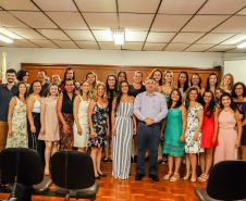 O secretário de estado da saúde, Beto Preto, participou na noite desta quinta-feira (24), da solenidade de formatura da 2ª turma de Residência Multiprofissional, da Autarquia Municipal de Saúde de Apucarana.Foto:Josias Pinto/Divulgação -SESA