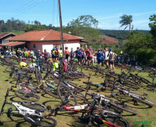 Além das conhecidas caminhadas internacionais da natureza, o Instituto Paranaense deAssistência Técnica e Extensão Rural (Emater-PR), em parceria com o Instituto AndaBrasil, também coordena no Paraná as pedaladas da natureza. Na foto, imagem do percurso natureza e produção rural em Ribeirão Claro  -  Foto: Marina P P Lima /Emater