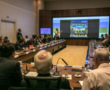 As futuras campanhas que o Governo do Paraná vai realizar para fortalecer o turismo do Paraná foram apresentadas nesta terça-feira (29) na reunião do governador Carlos Massa Ratinho Junior com o secretariado.  Curitiba,29/01/2019 - Foto: Maurílio Cheli/ANPr.  Curitiba,29/01/2019 - Foto: Maurílio Cheli/ANPr