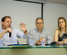 Coletiva de imprensa sobre o enfrentamento da febre amarela no Paraná. Na foto, e/d: Nestor Werner, diretor geral da Secretaria estadual da Saúde; João Crivelaro, da Superintendência em Vigilância à Saúde e Monique Costa, da Superintendência de Atenção à Saúde. -  Curitiba, 30/01/2019  -  Foto: Jaelson Lucas/anpr